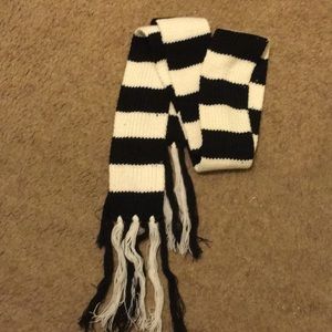 Black & White Horizontal Striped Scarf
